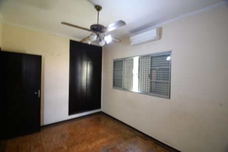 Casa à venda com 220m², 3 quartos e 4 vagasQuarto 3 - Suíte