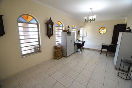 Casa à venda com 220m², 3 quartos e 4 vagasSala