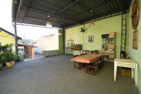 Casa à venda com 220m², 3 quartos e 4 vagasQuintal