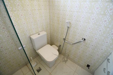 Casa à venda com 220m², 3 quartos e 4 vagasBanheiro da Suíte