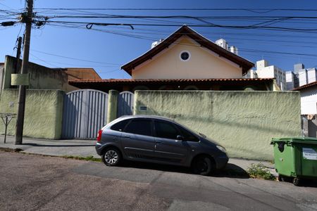 Casa à venda com 220m², 3 quartos e 4 vagasFachada