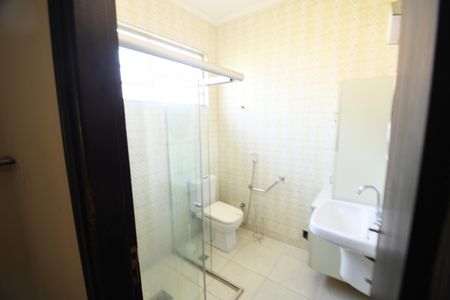 Casa à venda com 220m², 3 quartos e 4 vagasBanheiro da Suíte