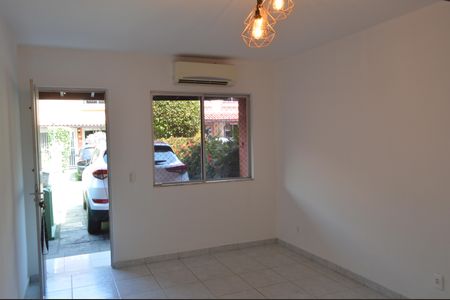 Casa de condomínio à venda com 70m², 2 quartos e 1 vagaSala 