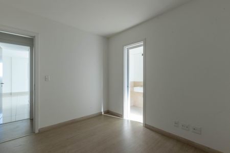 Apartamento à venda com 162m², 4 quartos e 3 vagasQuarto 2