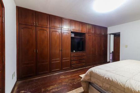 Casa à venda com 460m², 6 quartos e 4 vagas Casa à venda com 460m², 6 quartos e 4 vagas Suíte 2