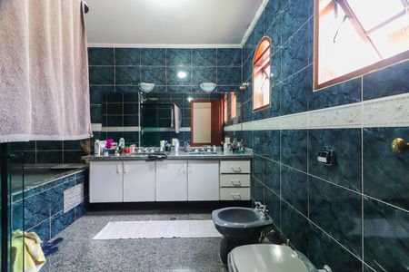Casa à venda com 460m², 6 quartos e 4 vagas Casa à venda com 460m², 6 quartos e 4 vagasBanheiro da Suíte 2