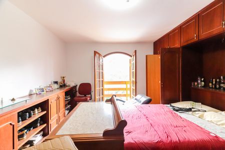 Casa à venda com 460m², 6 quartos e 4 vagas Casa à venda com 460m², 6 quartos e 4 vagas Suíte 1