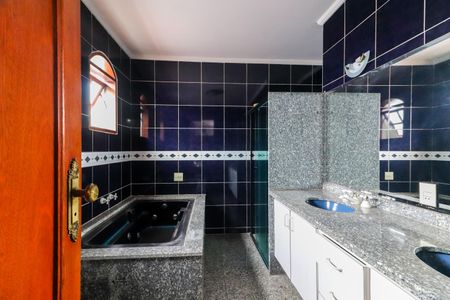 Casa à venda com 460m², 6 quartos e 4 vagas Casa à venda com 460m², 6 quartos e 4 vagasBanheiro da Suíte 1