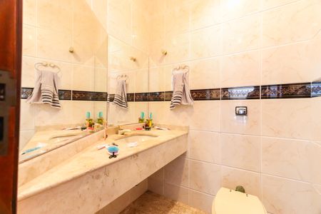 Casa à venda com 460m², 6 quartos e 4 vagas Casa à venda com 460m², 6 quartos e 4 vagasLavabo