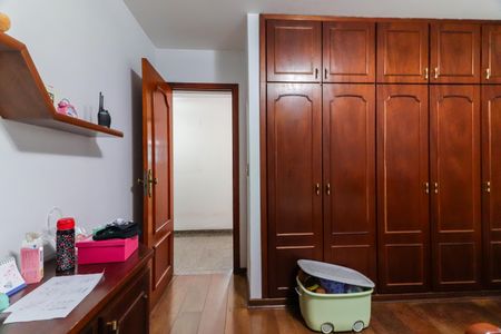 Casa à venda com 460m², 6 quartos e 4 vagas Casa à venda com 460m², 6 quartos e 4 vagasQuarto 3