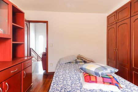 Casa à venda com 460m², 6 quartos e 4 vagas Casa à venda com 460m², 6 quartos e 4 vagasQuarto 2