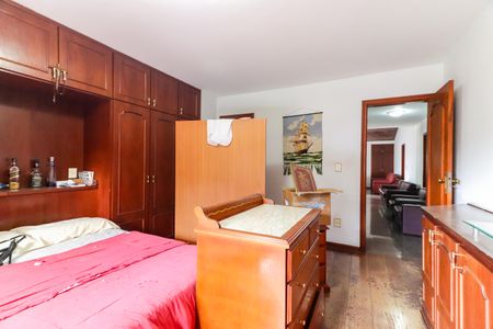 Casa à venda com 460m², 6 quartos e 4 vagas Casa à venda com 460m², 6 quartos e 4 vagas Suíte 1