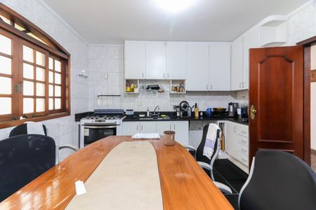 Casa à venda com 460m², 6 quartos e 4 vagas Casa à venda com 460m², 6 quartos e 4 vagasCozinha