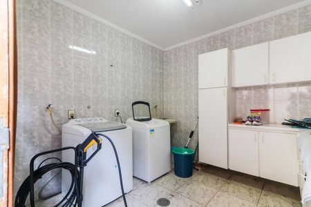 Casa à venda com 460m², 6 quartos e 4 vagas Casa à venda com 460m², 6 quartos e 4 vagasLavanderia