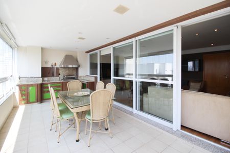 Varanda de apartamento para alugar com 3 quartos, 198m² em Itaim Bibi, São Paulo
