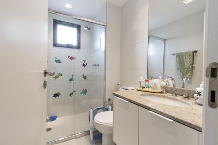 Apartamento à venda com 173m², 4 quartos e 3 vagasBanheiro da Suíte 2