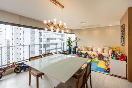 Apartamento à venda com 173m², 4 quartos e 3 vagasVaranda