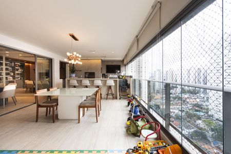 Apartamento à venda com 173m², 4 quartos e 3 vagasVaranda