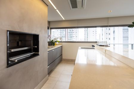 Apartamento à venda com 173m², 4 quartos e 3 vagasVaranda