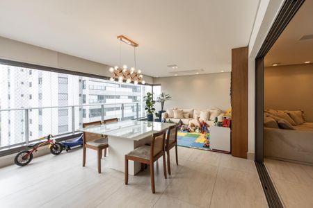 Apartamento à venda com 173m², 4 quartos e 3 vagasVaranda