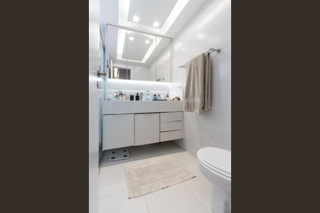 Apartamento à venda com 173m², 4 quartos e 3 vagasBanheiro da Suíte 1