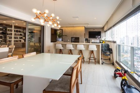 Apartamento à venda com 173m², 4 quartos e 3 vagasVaranda