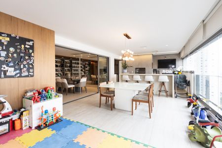 Apartamento à venda com 173m², 4 quartos e 3 vagasVaranda