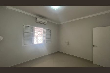 Casa à venda com 100m², 3 quartos e 3 vagas Casa à venda com 100m², 3 quartos e 3 vagasQuarto 2