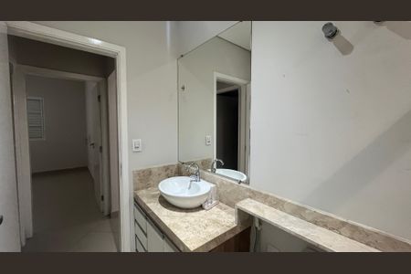 Casa à venda com 100m², 3 quartos e 3 vagas Casa à venda com 100m², 3 quartos e 3 vagasBanheiro