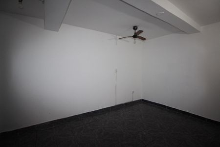 Quarto de casa para alugar com 1 quarto, 55m² em Parque Pinheiros, Taboão da Serra
