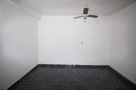 Quarto de casa para alugar com 1 quarto, 55m² em Parque Pinheiros, Taboão da Serra
