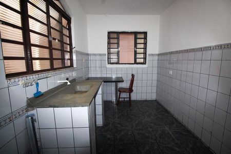 Sala/Cozinha de casa para alugar com 1 quarto, 55m² em Parque Pinheiros, Taboão da Serra