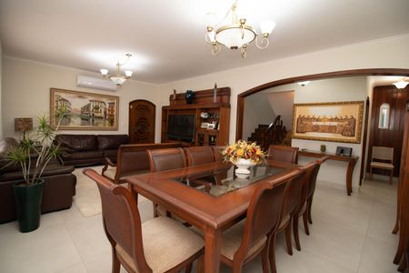 Casa à venda com 306m², 3 quartos e 5 vagas Casa à venda com 306m², 3 quartos e 5 vagasSala de Jantar