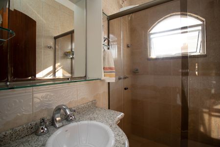 Casa à venda com 306m², 3 quartos e 5 vagas Casa à venda com 306m², 3 quartos e 5 vagasBanheiro da suíte 2