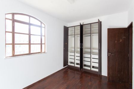 Casa para alugar com 347m², 8 quartos e 5 vagas Casa para alugar com 347m², 8 quartos e 5 vagasQuarto 1