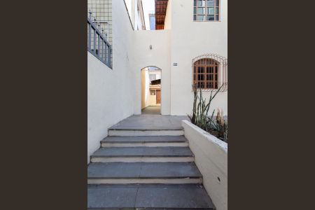 Casa para alugar com 347m², 8 quartos e 5 vagas Casa para alugar com 347m², 8 quartos e 5 vagasEntrada