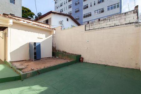 Casa para alugar com 347m², 8 quartos e 5 vagas Casa para alugar com 347m², 8 quartos e 5 vagasQuintal