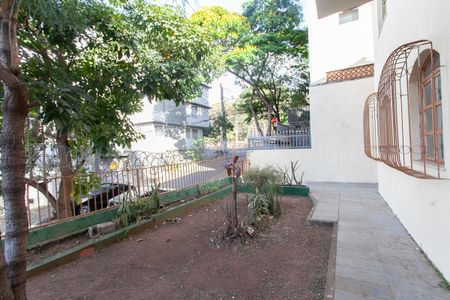 Casa para alugar com 347m², 8 quartos e 5 vagas Casa para alugar com 347m², 8 quartos e 5 vagasEntrada