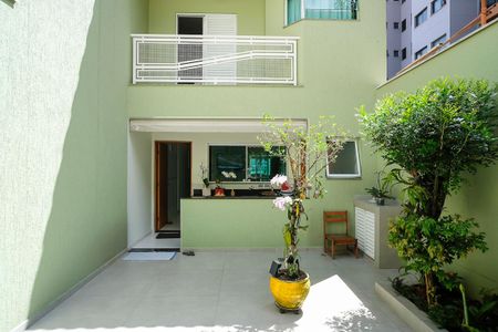 Casa à venda com 197m², 3 quartos e 4 vagasQuintal