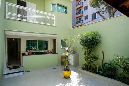 Casa à venda com 197m², 3 quartos e 4 vagasQuintal