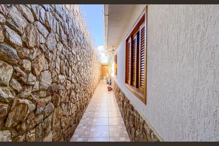 Casa à venda com 165m², 3 quartos e 2 vagas Casa à venda com 165m², 3 quartos e 2 vagasCorredor