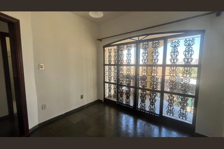 Casa à venda com 296m², 4 quartos e 2 vagasSuíte 2