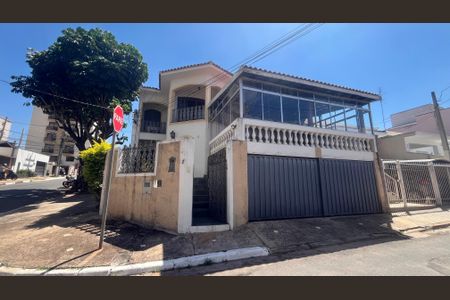 Casa à venda com 296m², 4 quartos e 2 vagasFachada