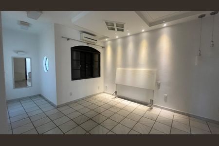 Casa à venda com 296m², 4 quartos e 2 vagasSuíte