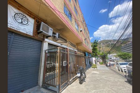 Apartamento à venda com 70m², 3 quartos e 1 vaga Apartamento à venda com 70m², 3 quartos e 1 vagaFachada