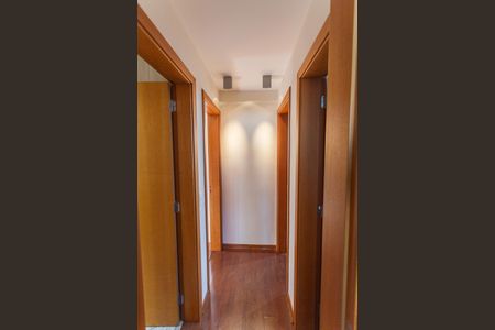 Corredor de apartamento à venda com 3 quartos, 72m² em Serra, Belo Horizonte