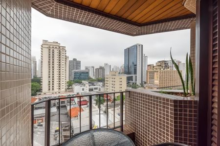 Apartamento à venda com 150m², 4 quartos e 3 vagas Apartamento à venda com 150m², 4 quartos e 3 vagasVista da Suíte 2