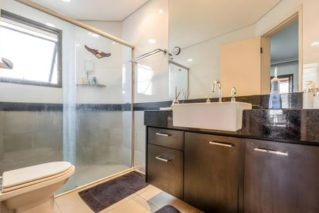 Apartamento à venda com 150m², 4 quartos e 3 vagas Apartamento à venda com 150m², 4 quartos e 3 vagasBanheiro da Suíte 1