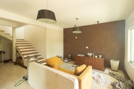 Sala de casa de condomínio para alugar com 4 quartos, 197m² em Campo Grande, Rio de Janeiro