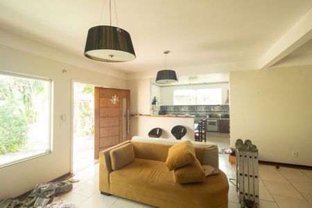 Casa de condomínio para alugar com 197m², 4 quartos e 2 vagas Casa de condomínio para alugar com 197m², 4 quartos e 2 vagasSala